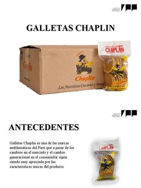 La Sra. Brief ofreciendo té y galletas
