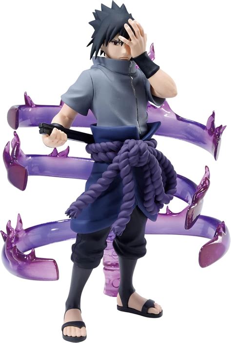 Sasuke Uchiha en pose de acción con su katana