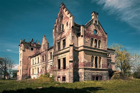 Palacio Kazahana en ruinas