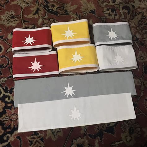 Brazaletes de colores de los eldianos en Marley