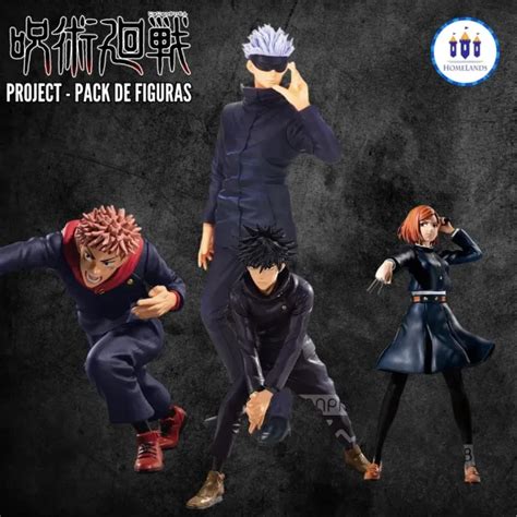 Variedad de figuras de Jujutsu Kaisen en exhibición