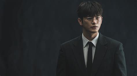 Personaje de Park Tae U en una escena de 'El juego de la muerte'