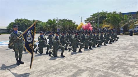 Cadetes de la Tropa Nº104 preparándose para el entrenamiento.
