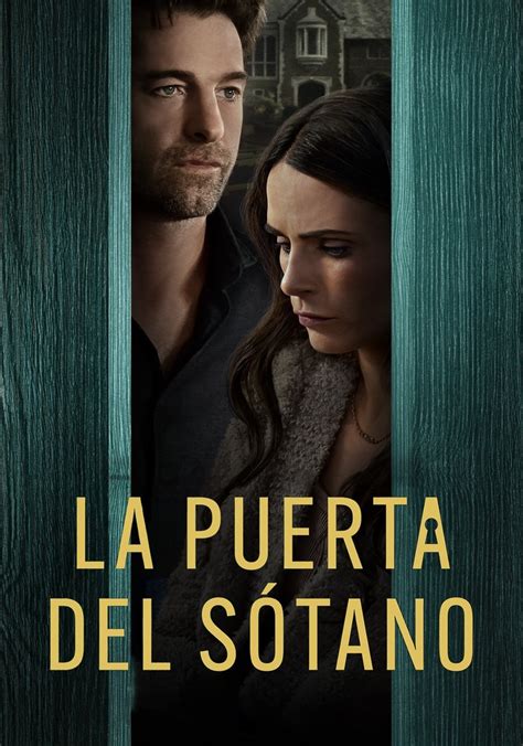 Levi rompiendo la puerta del sótano