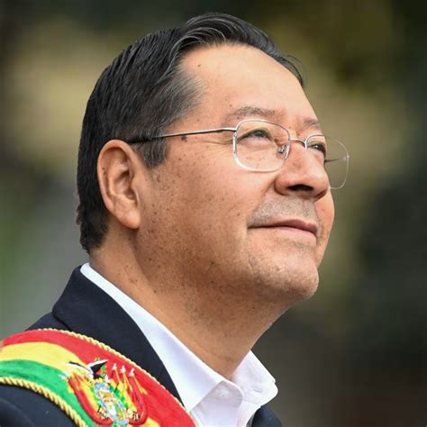 Pueblo de Paradis recibiendo la verdad sobre los titanes