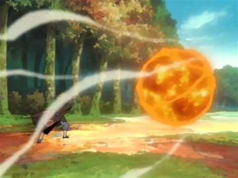 Itachi utilizando Elemento Fuego: Jutsu Gran Bola de Fuego