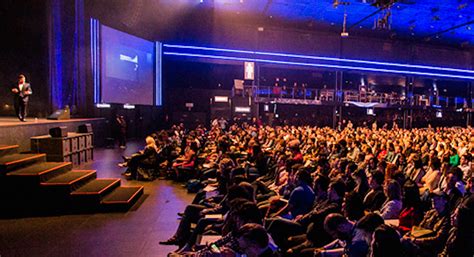 Julian Louw como Trunks en una convención