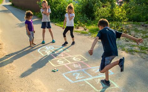 Mapa conceptual de la cronología de los juegos de Attack on Titan