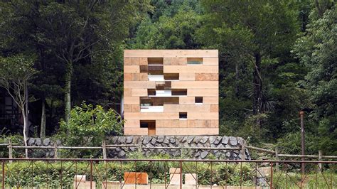 Vista exterior de la Casa de Madera de Sou Fujimoto