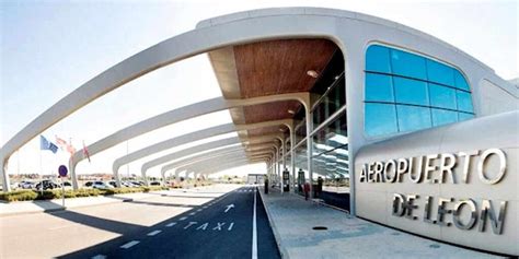 Fotografía aérea de la Base Aérea de León y el Aeropuerto de León