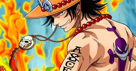 Detalle del tatuaje de Ace con el símbolo de Barbablanca