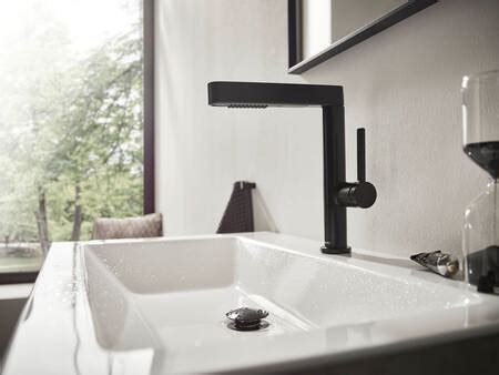 Diseño de baño moderno con productos Hansgrohe