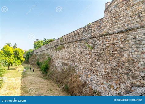 Muro de defensa contra Titanes