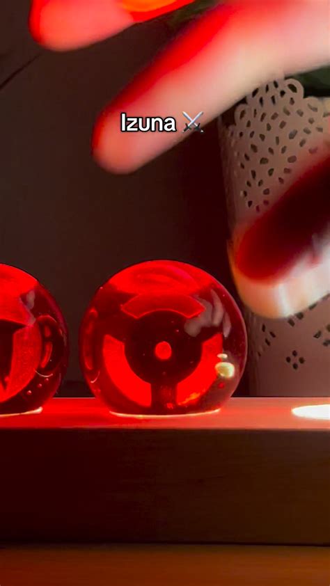 Ilustración de la familia Uchiha con Sharingan