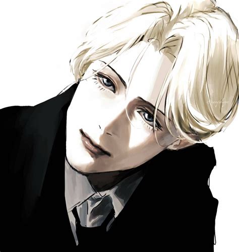 Johan Liebert observando con una sonrisa enigmática