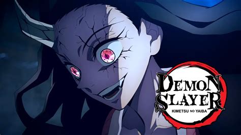 Nezuko pateando la cabeza de un demonio