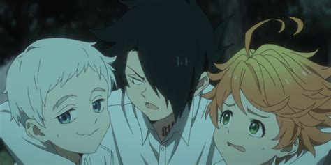 Emma, Norman y Ray planeando su escape