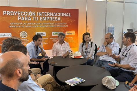Miembros del equipo Hebi reunidos