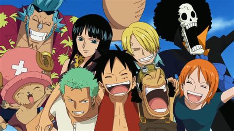 Luffy y sus amigos en una base de la Marina en One Piece