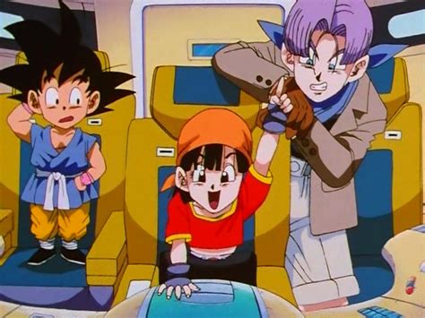 Pan, Trunks y Goku GT en la nave espacial