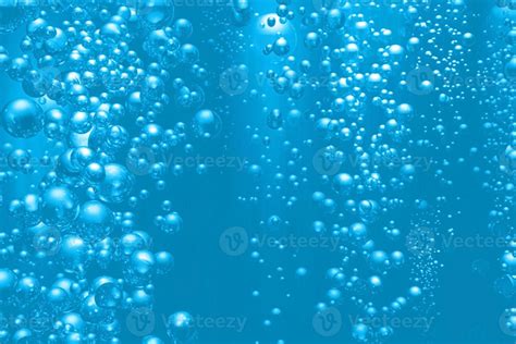 Océano azul con burbujas subiendo