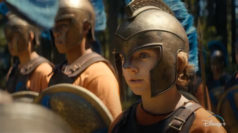 Percy Jackson practicando arquería en el Campamento Mestizo