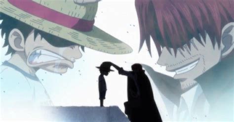 Shanks dándole su sombrero a Luffy