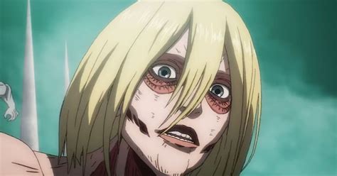 Armin siendo perseguido por la Titán Hembra