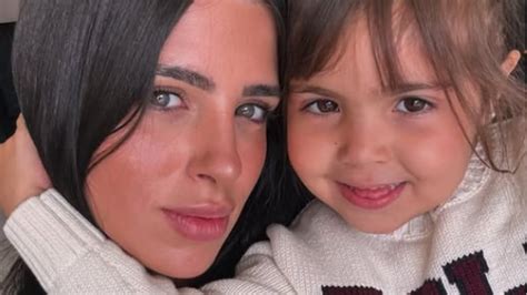 Olivia con su hija Vick