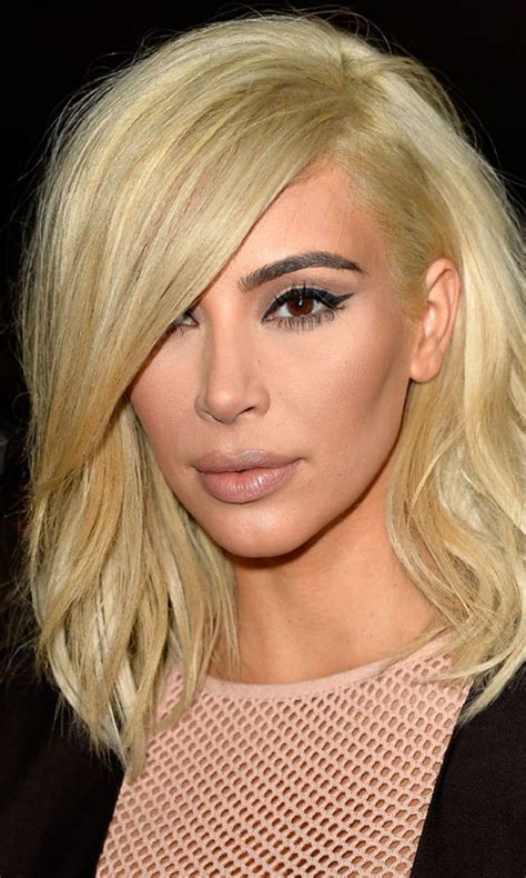 Kim Kardashian y Khloé Kardashian con corte bob rubio platino