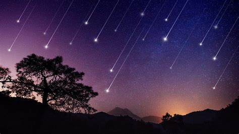 Estrellas fugaces en el cielo nocturno