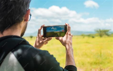Prompto tomando una foto de Noctis