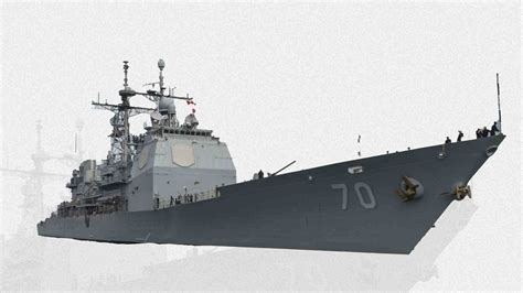 Imagen de la Torre de Ohara rodeada de buques de guerra