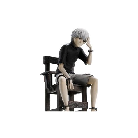 Figura de Ken Kaneki de Tokyo Ghoul sentado en una silla