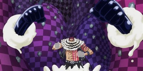 Katakuri rodeado de su mochi, listo para el combate