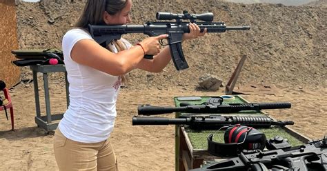 Os practicando tiro con rifle