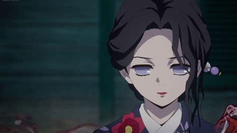 Representación artística de Tamayo, la doctora demonio, con su característico cabello oscuro y horquilla floral.