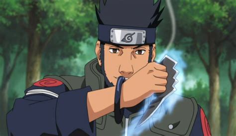 Asuma Sarutobi en combate con sus cuchillos de chakra