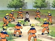 Neji rodeado por los Clones de Naruto