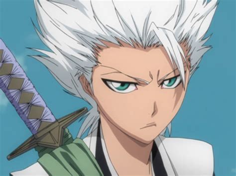 Tōshirō Hitsugaya con su Zanpakutō Hyōrinmaru
