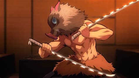 Inosuke Hashibira con sus espadas grises índigo