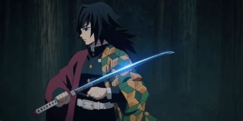Giyu Tomioka con su espada azul Nichirin