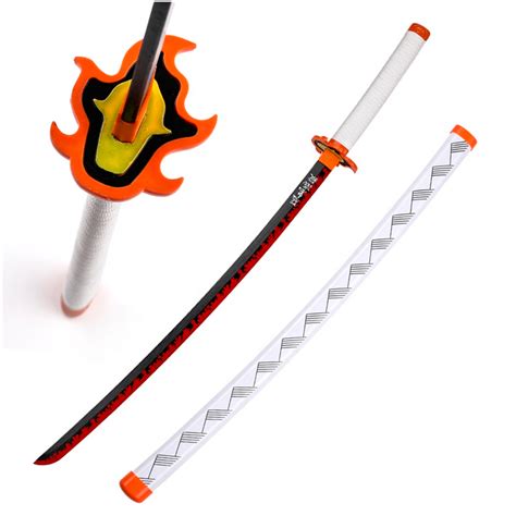 Kyojuro Rengoku con su espada roja Nichirin