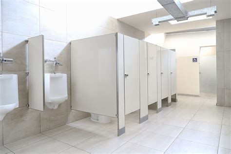 Baño público con forma de Aldoron