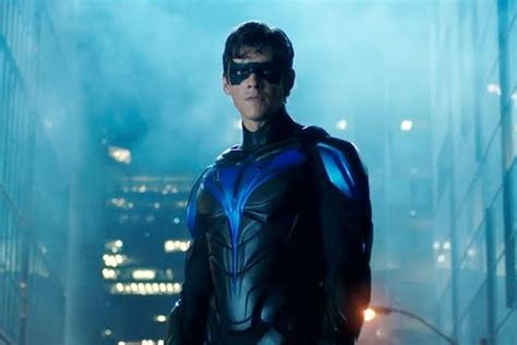 Nightwing en acción en la segunda temporada de Titans