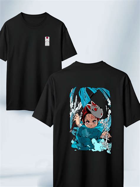 Detalles del estampado de Tanjiro en la camiseta