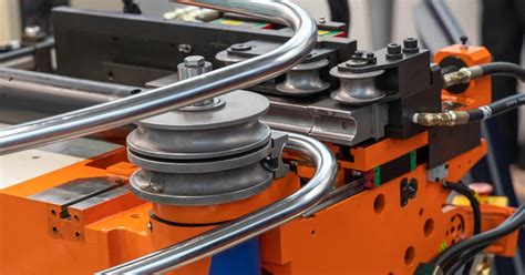 Infografía comparativa de tecnologías de doblado de tubos