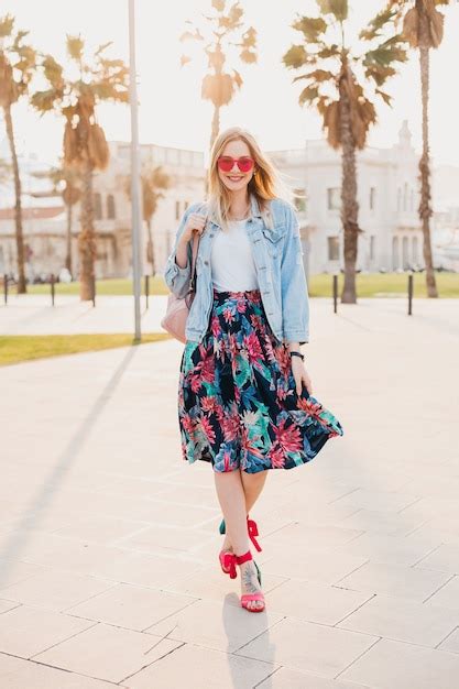 Chaqueta vaquera oversized con falda estampada