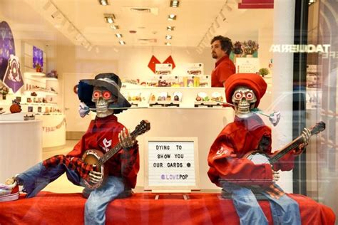 Ejemplos de merchandising y arte inspirado en Kurama y los Tengu.