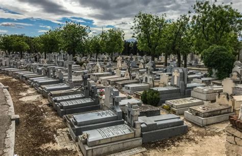 Tumba de Asuma en el cementerio de Konoha
